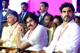 చంద్రబాబు ఢిల్లీకి వెళ్తే.. సీఎం పవనే.. కాపుల్లో ఒకటే చర్చ